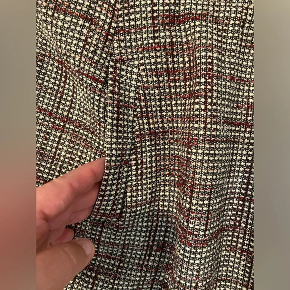 NWT Banana Republic 6P tweed / boucle skirt.  Black, red, ivory.  Front pockets - Picture 6 of 8